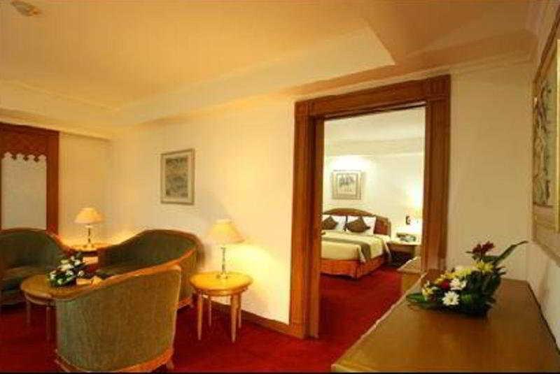 Hotel Grand Cempaka 4*