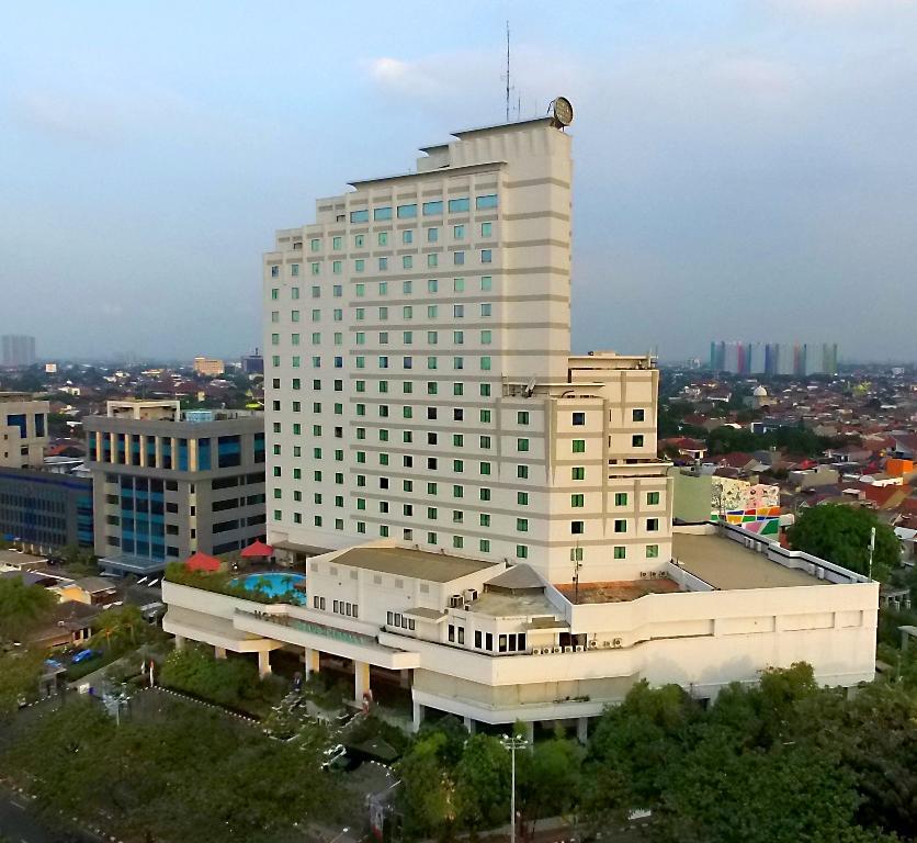 Hotel Grand Cempaka 4*